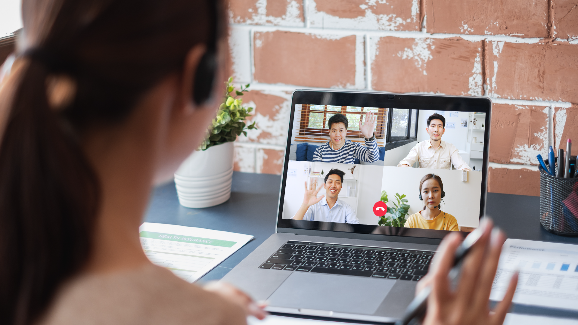 Remote Work-Remote Team in A meeting - iSwerk